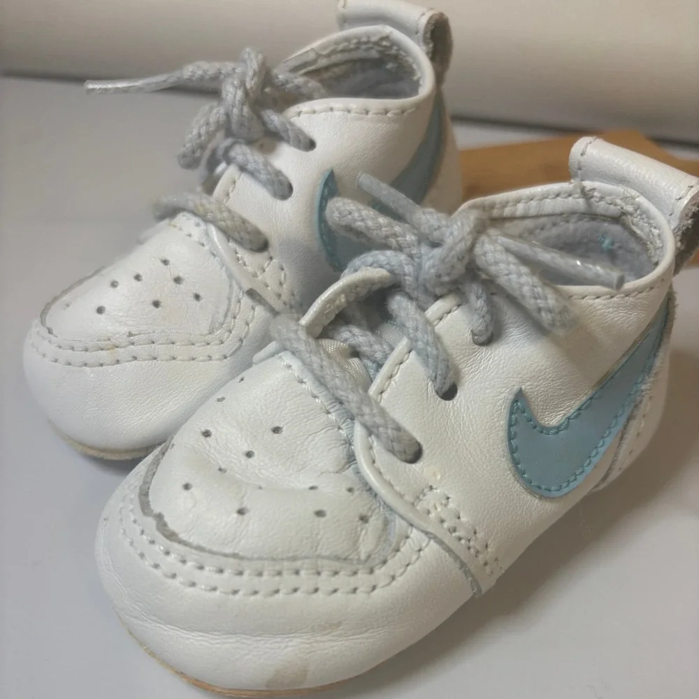 1986 Nike Baby Sneakers Sweet Dreams‎ Original Tin White Blue Infant Baby Reveal